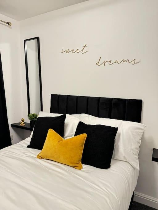 Luxury Cozy 3 Bed Apartment 5Mins From City - Free Parking! Нотингам Екстериор снимка