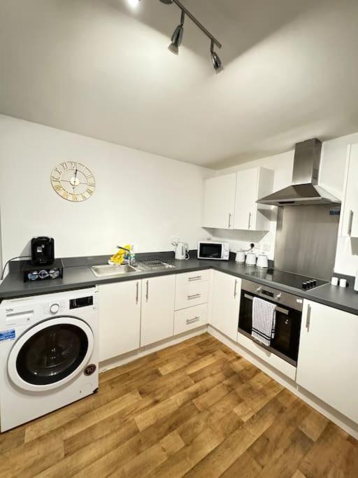 Luxury Cozy 3 Bed Apartment 5Mins From City - Free Parking! Нотингам Екстериор снимка