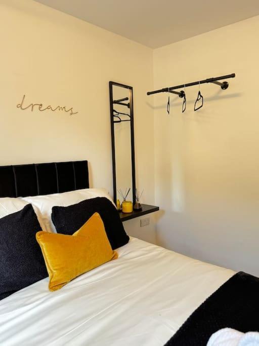 Luxury Cozy 3 Bed Apartment 5Mins From City - Free Parking! Нотингам Екстериор снимка